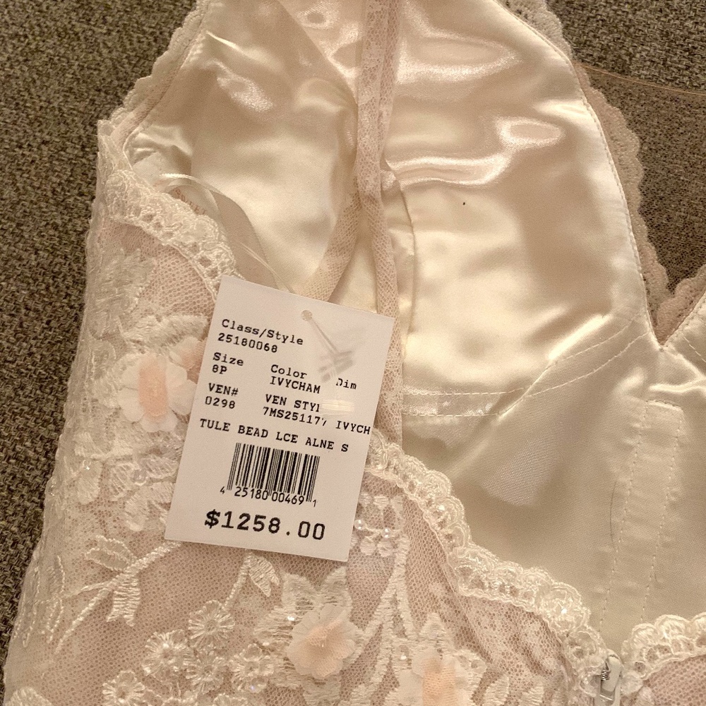 Scalloped A-Line Wedding Dress (Melissa Sweet) - Picture 5 of 8